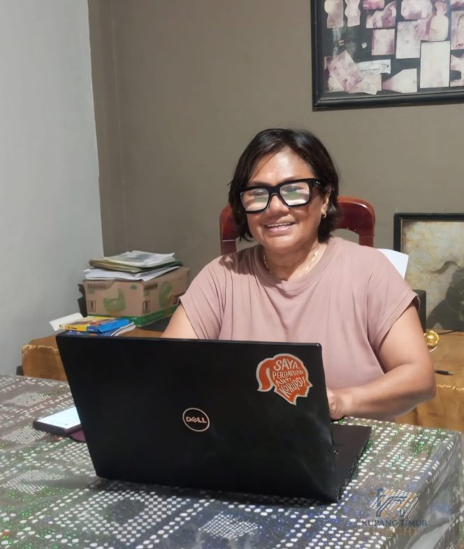 
					Direktur PIAR NTT, Sarah Lery Mboeik. Foto: Dok. Yanto/