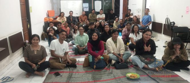 
					Foto Bersama Usai Nobar dan Diskusi. Foto: Dok. Yanto/
