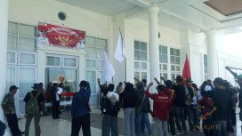 Suasana aksi FMN Kupang bersama Warga Civic Center. Dok. Yanto/