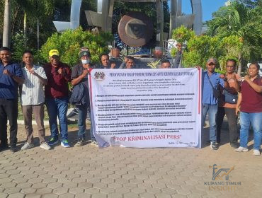 Foto Bersama Usai Pernyataan Sikap FORSA Pers. Foto: Dok. Yanto/