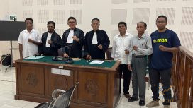 Tiga Warga Adat Soge Natarmage dan Goban Runut Saat Diputus Bebas. Foto: Dok. KPA/