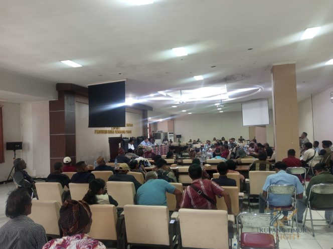
					Suasana RDP DPRD NTT bersama Aliansi Gerakan Reforma Agraria Rakyat NTT . Foto: Dok. Yanto/